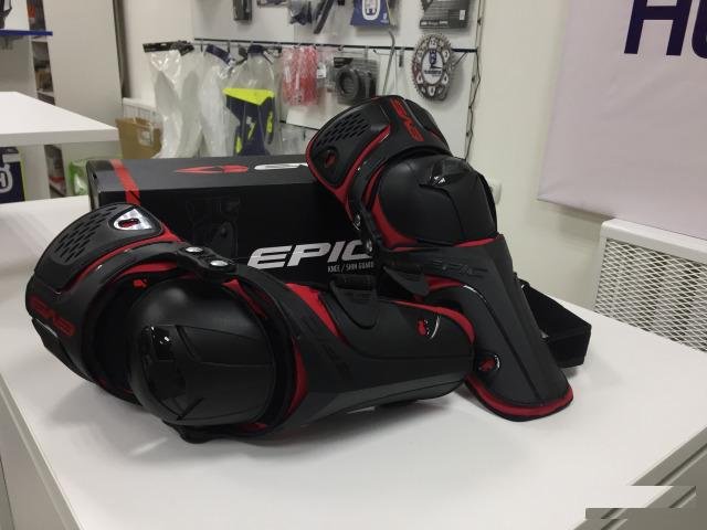Защита коленей EVS Epic Knee Pad