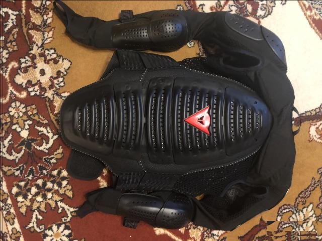 Защитный жилет женский Dainese