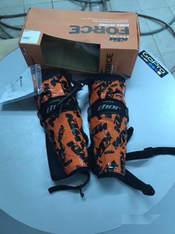 Защита колен KTM