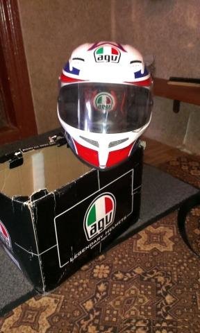 Продам мотоциклетный шлем AGV