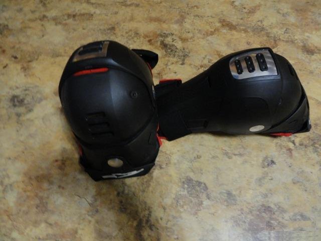 Новые итальянские наколенники alpinestars