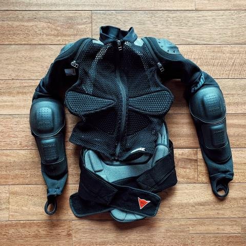 Dainese защита