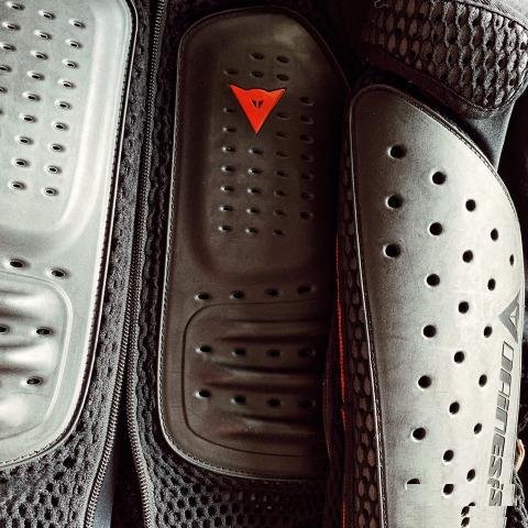 Dainese защита