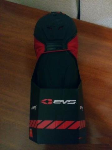 Продам защиту локтей evs epic