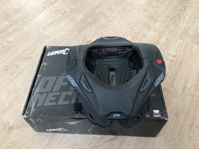Защита шеи Leatt 5.5 brace S/M Black/Grey