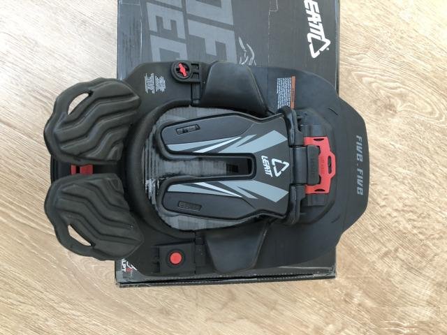 Защита шеи Leatt 5.5 brace S/M Black/Grey
