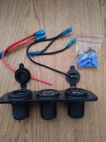 Прикуриватель с USB-зарядкой и вольтметром