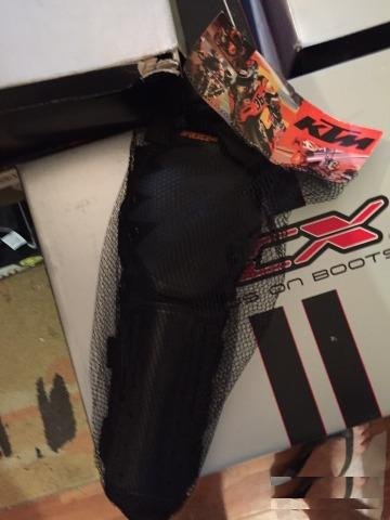 Наколенники (много разных) Dainese, KTM