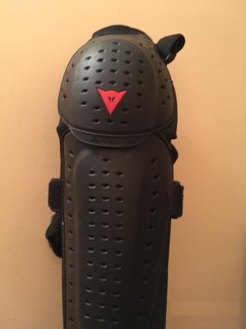 Защита колен, наколенники Dainese