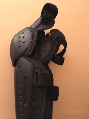 Защита колен, наколенники Dainese