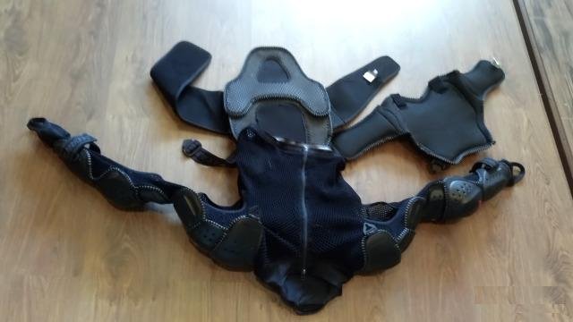 Черепаху dainese wave jacket р.M (почти новая)