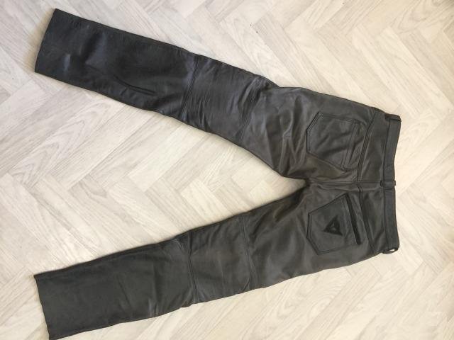 Кожаные мотоджинсы Dainese