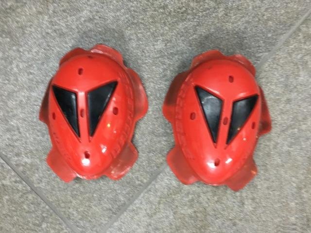 Слайдеры Dainese для мото комбинезона