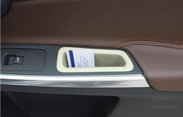 Эмблема и карманы на Volvo S60