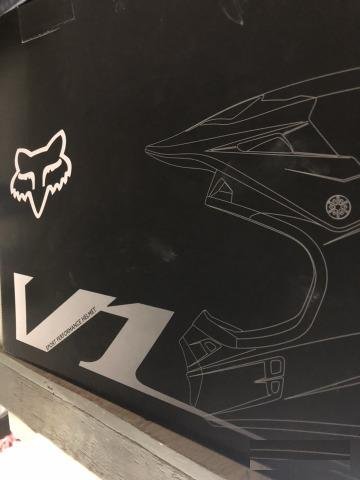 Подам Шлем FOX