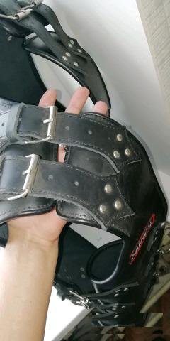 Продам желет байкерский кожаный (броня)