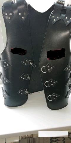 Продам желет байкерский кожаный (броня)