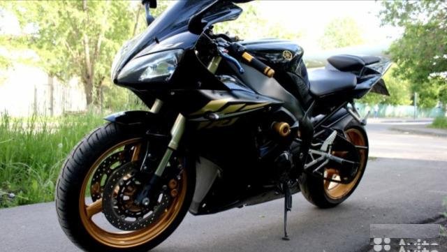 Yamaha YZF-R1