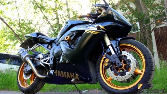 Yamaha YZF-R1