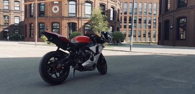Продаётся Yamaha YZF-R1