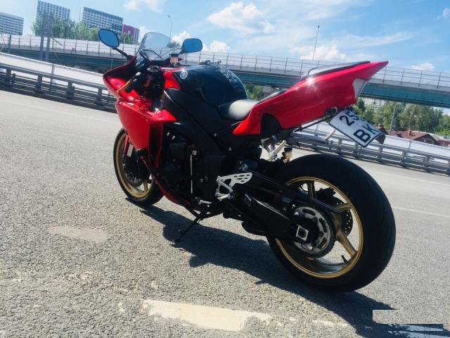 Yamaha YZF-R1