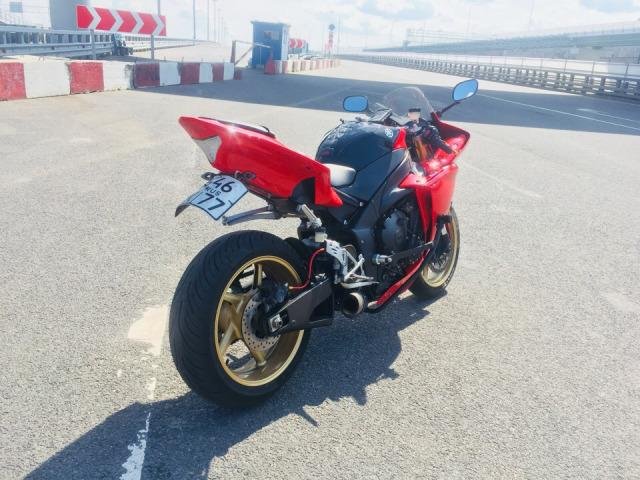 Yamaha YZF-R1