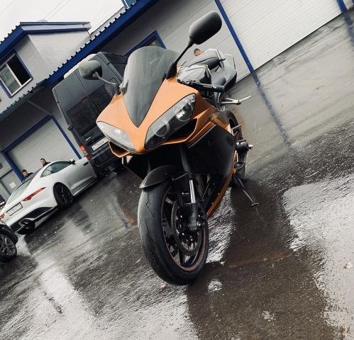 Yamaha YZF-R1