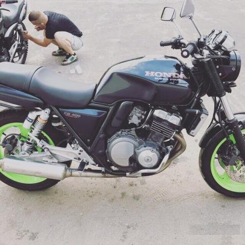 CB 400