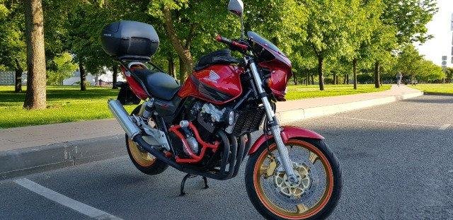Honda CB 400 vtec 3
