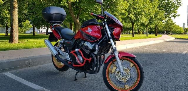 Honda CB 400 vtec 3