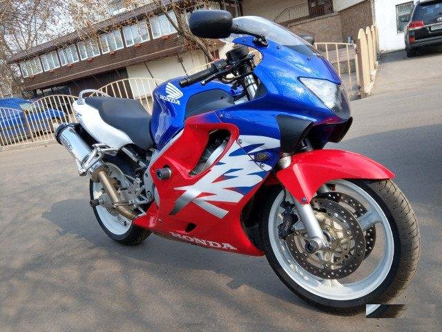 Honda CBR 600 F4 2000 года