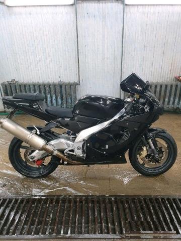 Aprilia RSV1000 mille