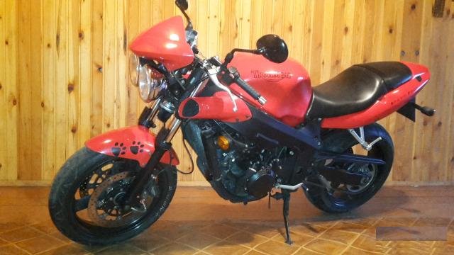 Triumph Speed Four 600