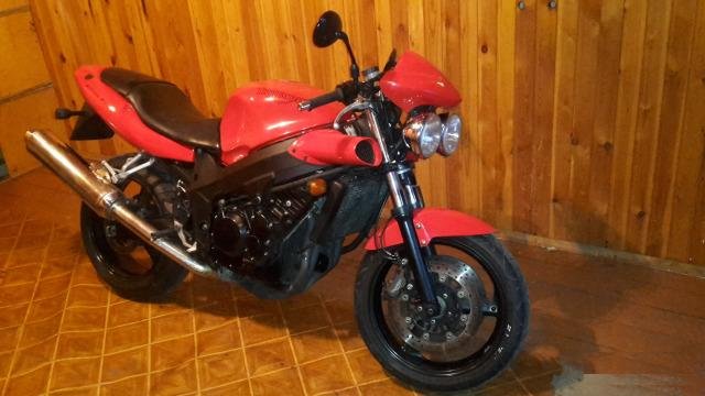 Triumph Speed Four 600