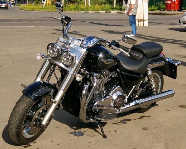 Triumph Thunderbird Commander