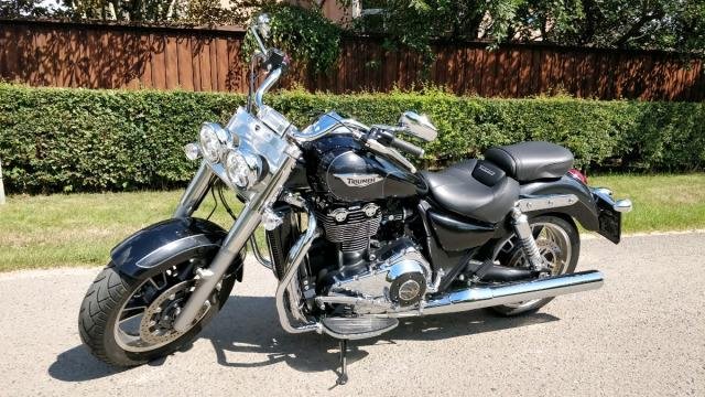 Triumph Thunderbird Commander