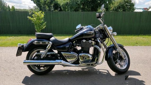 Triumph Thunderbird Commander
