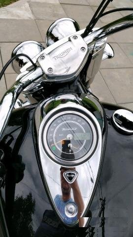 Triumph Thunderbird Commander