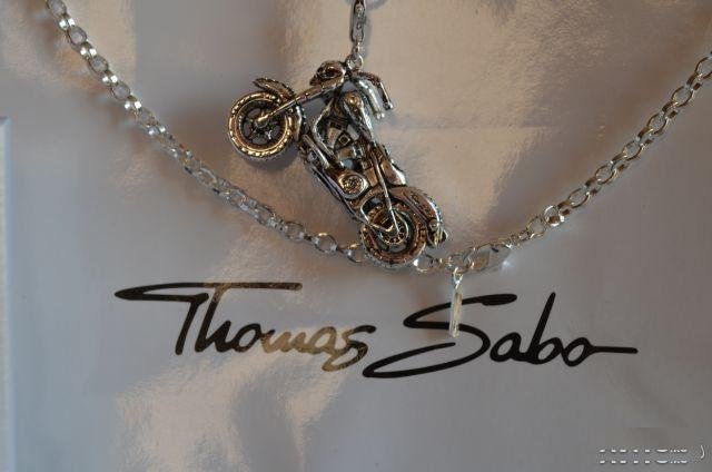 Подвески в виде мотоцикла и черепов от thomas sabo
