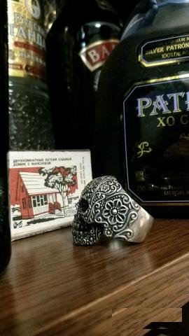 Серебряное кольцо Череп