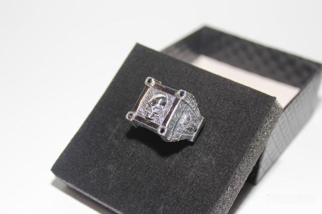 Серебряная печатка с черепом