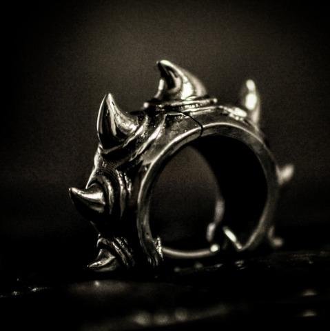 Мужская серьга WarCraft Хвост Дракона. Earring