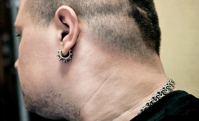 Мужская серьга WarCraft Хвост Дракона. Earring