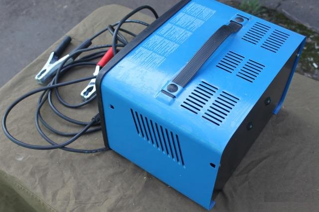 Пуско-зарядное устройство BlueWeld Imperial 400 St