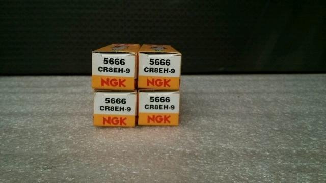 Свеча зажигания NGK 5666 CR8EH-9