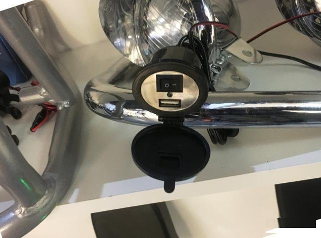 Зарядка USB на мотоцикл