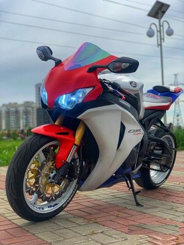 Honda cbr 1000 rr