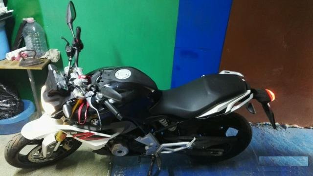 BMW G310R