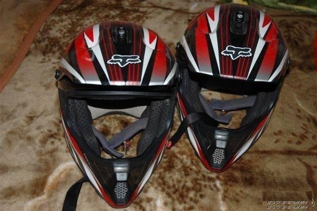 FOX красного цвета и HJC SY-MAX