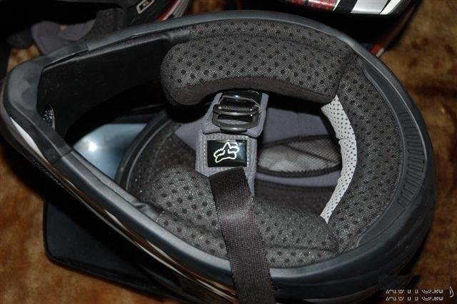 FOX красного цвета и HJC SY-MAX